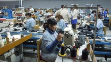Tras la apertura de importaciones, fabricantes de Adidas, Nike y Asics despidieron a 164 operarios