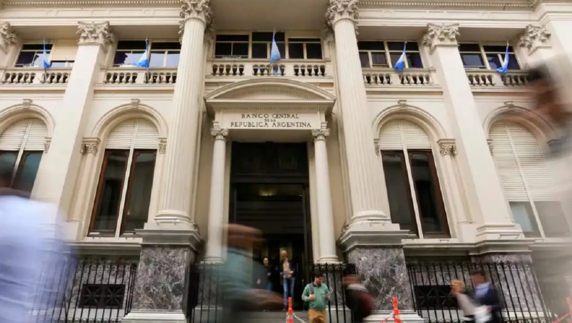 El BCRA posterga vencimientos por USD 6.000 millones hasta el fin del mandato de Javier Milei