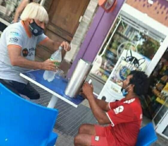 Esteban, presente en el velorio de Coo, su entrañable amigo