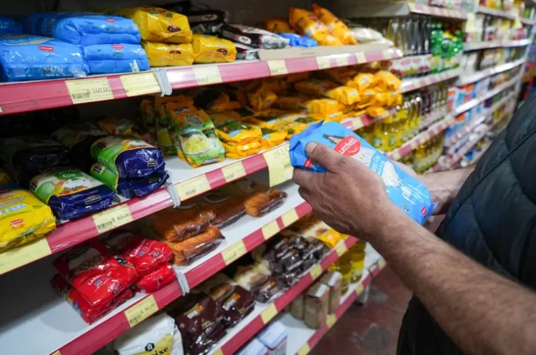 El consumo masivo volvió a caer en marzo y acumula tres meses en baja