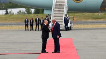 Luego de casi tres horas, terminó la primera reunión de Trump y Putín en Alaska