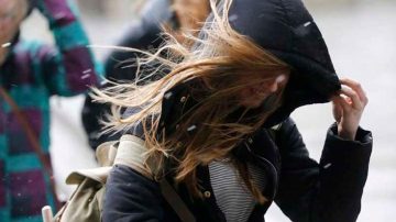 Alerta por fuertes vientos y lluvias en ocho provincias de Argentina