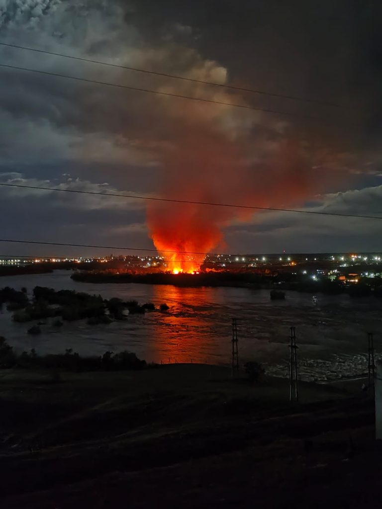 Incendio de pastizales frente a la Isla Tara Inti generó temor en Las Termas