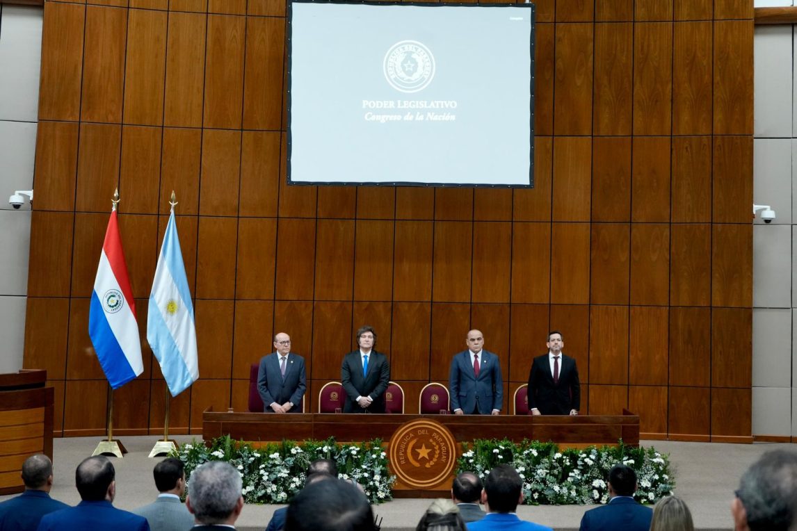Milei concluyó su visita a Paraguay valorando “la estrecha afinidad que hoy une a los argentinos con esa nación”