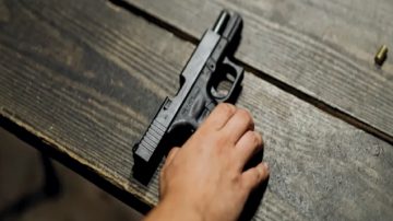 Una pelea dentro de un local comercial terminó a los tiros en la calle en la localidad de Sotelos, Vinará