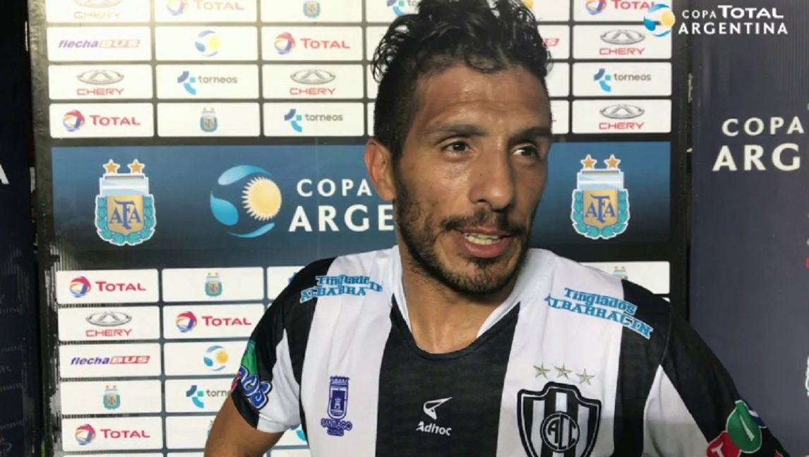 El drama del “Bicho” Rossi, ídolo de Central Córdoba: vende sus camisetas del Ferro para sobrevivir
