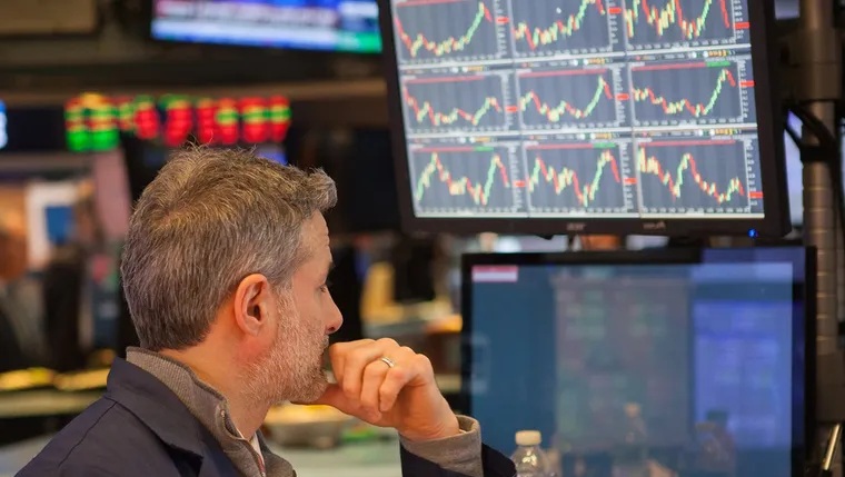 Pese al REPO, los bonos retroceden: el Merval extiende caídas
