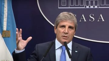 El consejo de “Toto” Caputo a sus seguidores: “Si sus bancos les piden cosas de más, léase romper las b….”