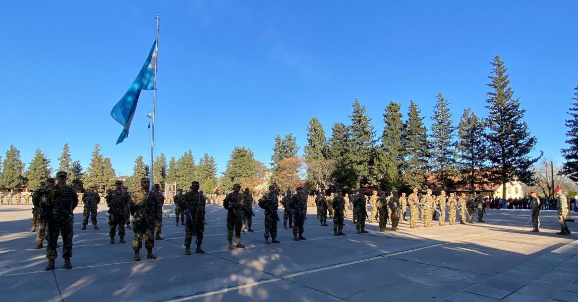 Denuncian que militares del Ejército cobran sobresueldos por cargos de profesor