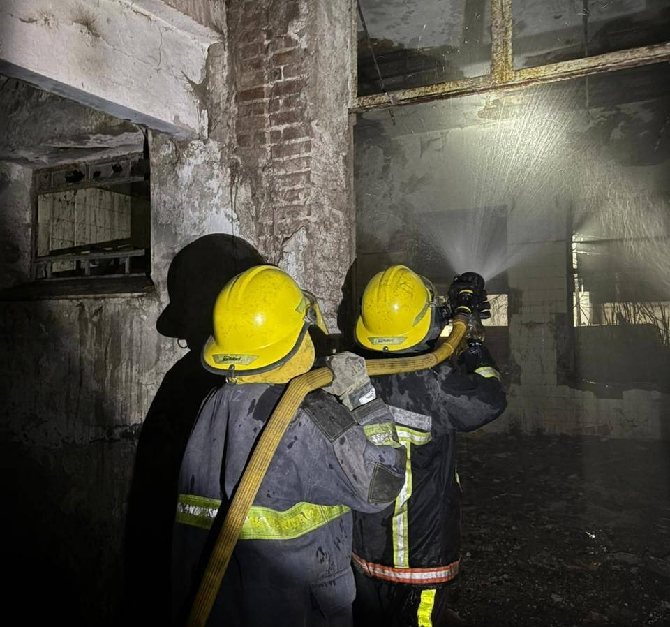 Incendio en el Hospital Viejo de Añatuya fue controlado por los bomberos