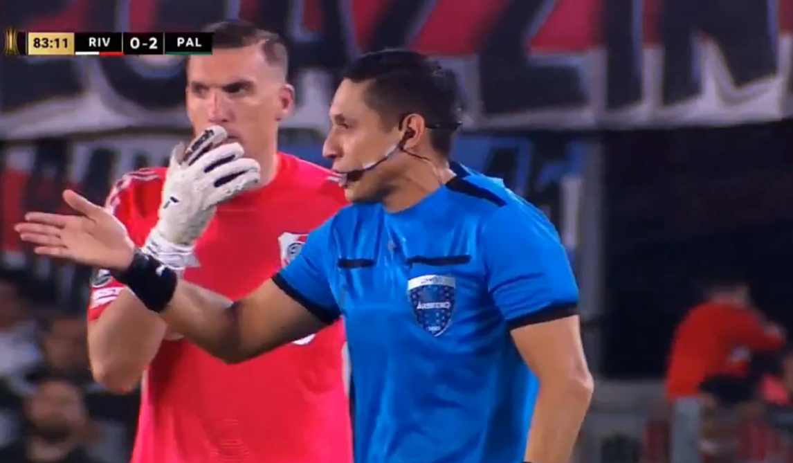 Video: el insólito festejo de los hinchas de River por un penal que no fue