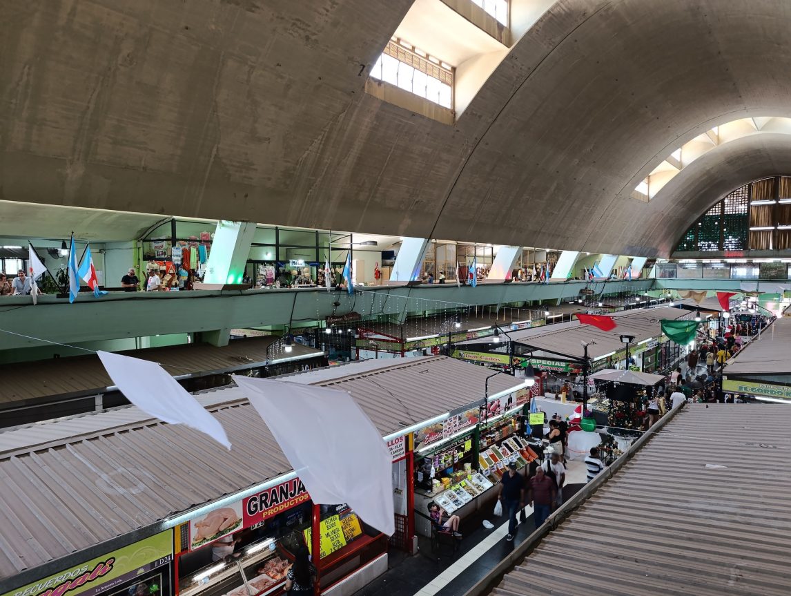 Detuvieron a un comerciante por abusar de un menor con discapacidad en el mercado Armonía