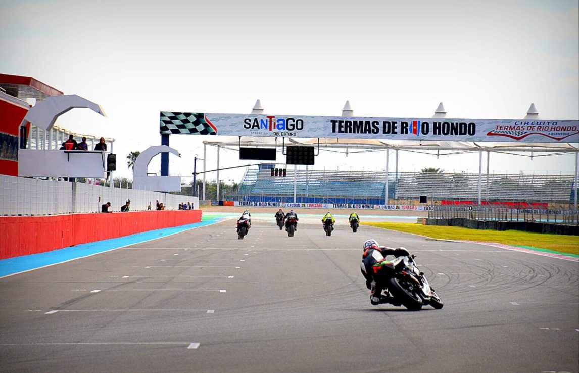Primera jornada de pruebas libres de motos en el Autódromo de Termas