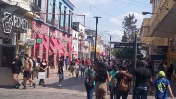 Fuerte movimiento en el centro por el pago del bono y la previa del Día de la Madre