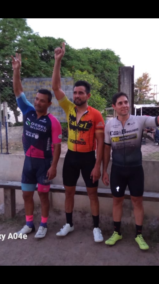 Ganadores de la categoría B: Gómez, Medina y Boglione. 