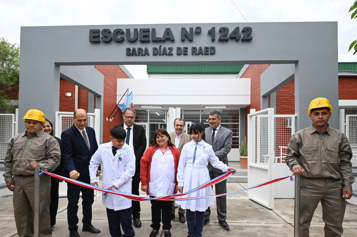Inauguraron la escuela N° 1.242 “Sara Díaz de Raed” del barrio Aeropuerto
