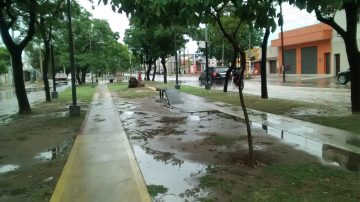 La lluvia no cesa en la mañana de este martes en Santiago del Estero: cómo seguirá el tiempo