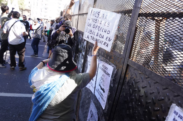 Marcha de jubilados: incidentes, protocolo antipiquete y demorados
