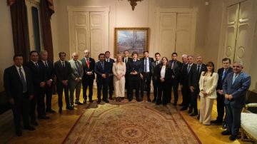 Adorni tras la reunión de Milei con los gobernadores: “Cada provincia puede ser una potencia en sí misma”