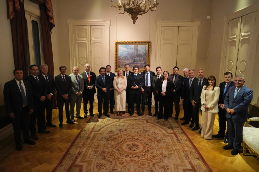 Adorni tras la reunión de Milei con los gobernadores: “Cada provincia puede ser una potencia en sí misma”