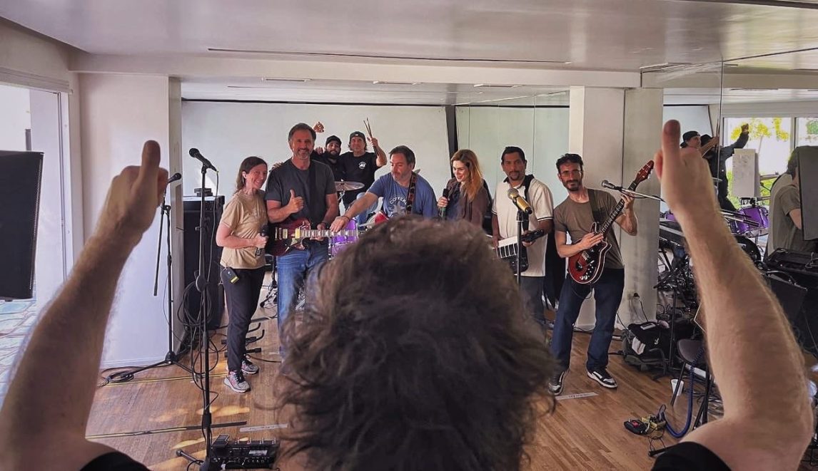 Milei se sumó a los ensayos de “La Banda Presidencial” para  el lanzamiento de su libro