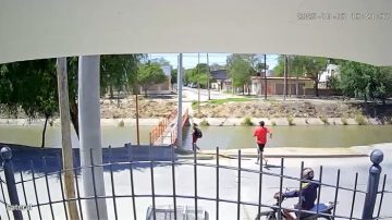 Video captó intento de robo en pleno mediodía en el barrio Huaico Hondo