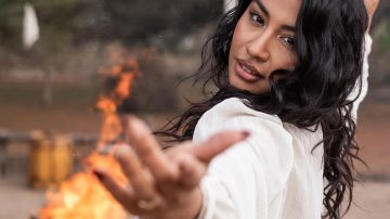 Flor Paz fusiona chacarera y góspel en su nuevo single “Alma de Rezabaile”