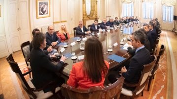 Milei recibirá a 15 gobernadores en Casa Rosada para negociar las reformas