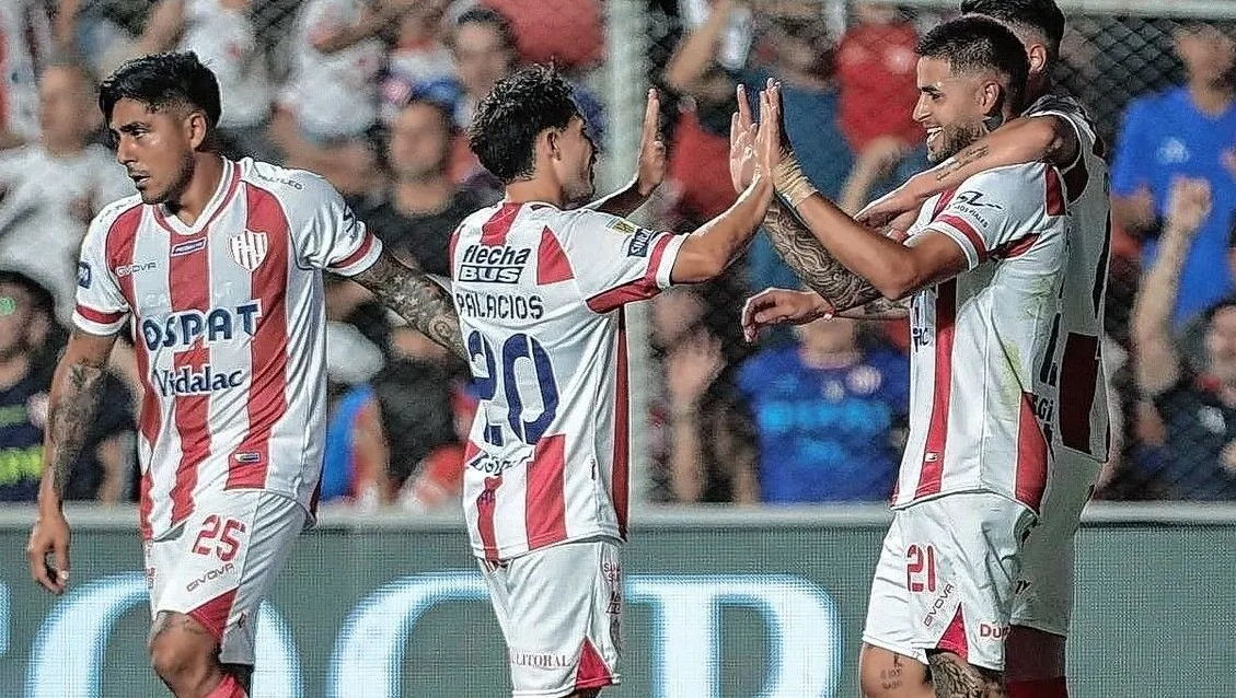 Unión de Santa Fe goleó a Defensa y Justicia y quedó como escolta