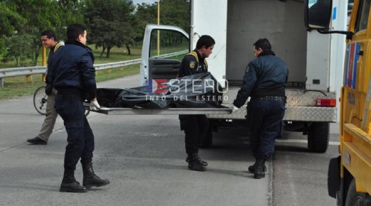 Desgarradora escena para una mamá: su hijo se desplomó y murió delante de ella