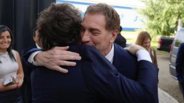 Más problemas para LLA: El fiscal de la Cámara Electoral se opone a que Santilli encabece la boleta