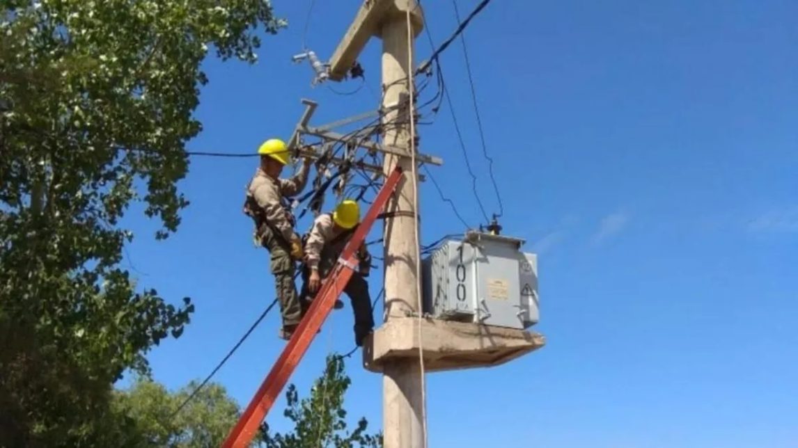 Trágico accidente laboral en Los Juríes: un operario murió al caer de un poste de luz