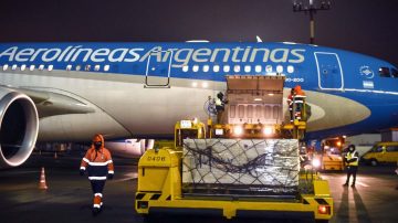 Controladores aéreos anunciaron un paro para todo noviembre: Impactará en vuelos de carga