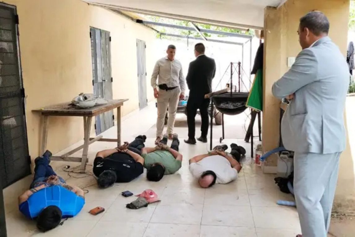 Escándalo: dan de baja al jefe y al subjefe de la URN por usar presos en una obra en construcción en Tucumán