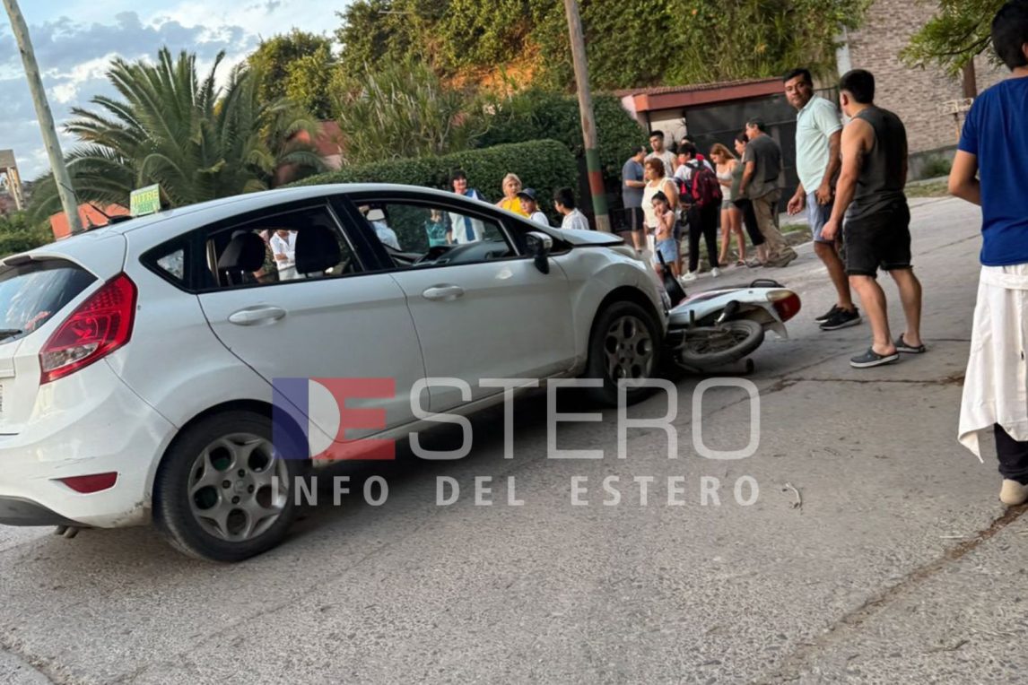 Choque entre un auto y una moto dejó un herido en La Banda