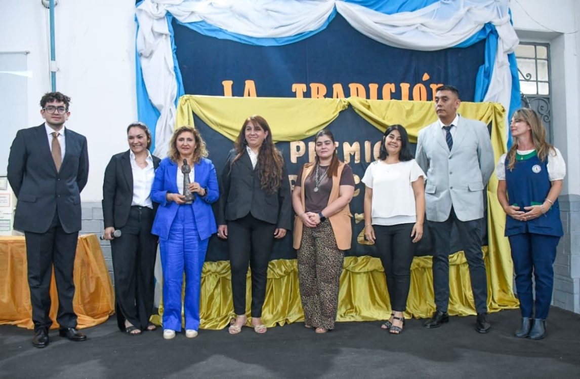 La intendente Fuentes recibió el premio Francisco 2025 que destaca el trabajo en la comunidad
