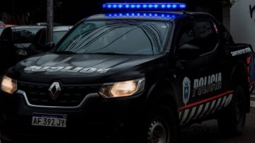 Piden datos de una camioneta Kangoo que chocó a una moto en Av. Solís y se dio a la fuga