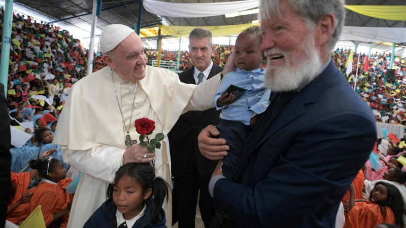 El Padre Pedro Opeka llega a Santiago  para compartir su testimonio de transformación en Madagascar