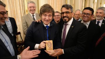 Milei encabezó acto con pastores evangélicos y reunión de Gabinete con nuevos ministros