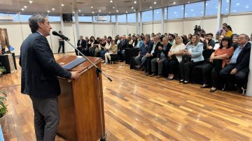 El documental “Una Santa viene marchando” llego a la Legislatura Provincial
