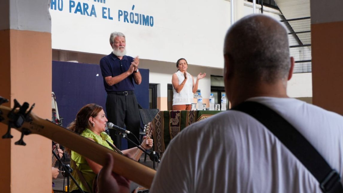 El Padre Opeka, candidato al Nobel en Santiago “Hay que reunirse para traer la paz al mundo'”