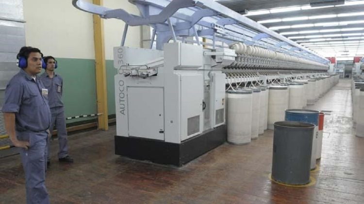 Crisis en Coteminas: 56 nuevos despidos y un futuro incierto para la industria textil en La Banda