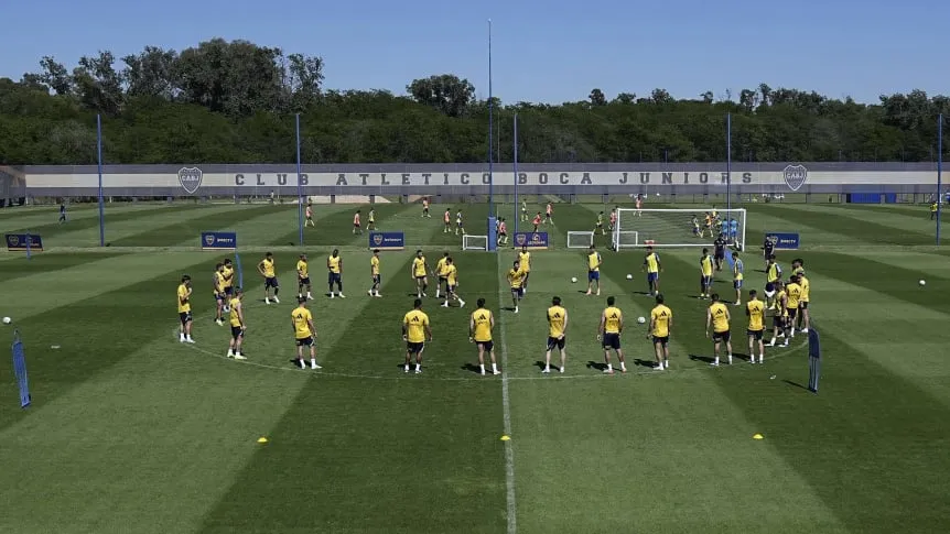 Explosión en Ezeiza: Boca muda el entrenamiento a Casa Amarilla y define el equipo