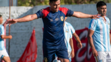 Escándalo: los jugadores de Famaillá se quedaron parados como modo de protesta por el arbitraje y perdieron 6 a 0