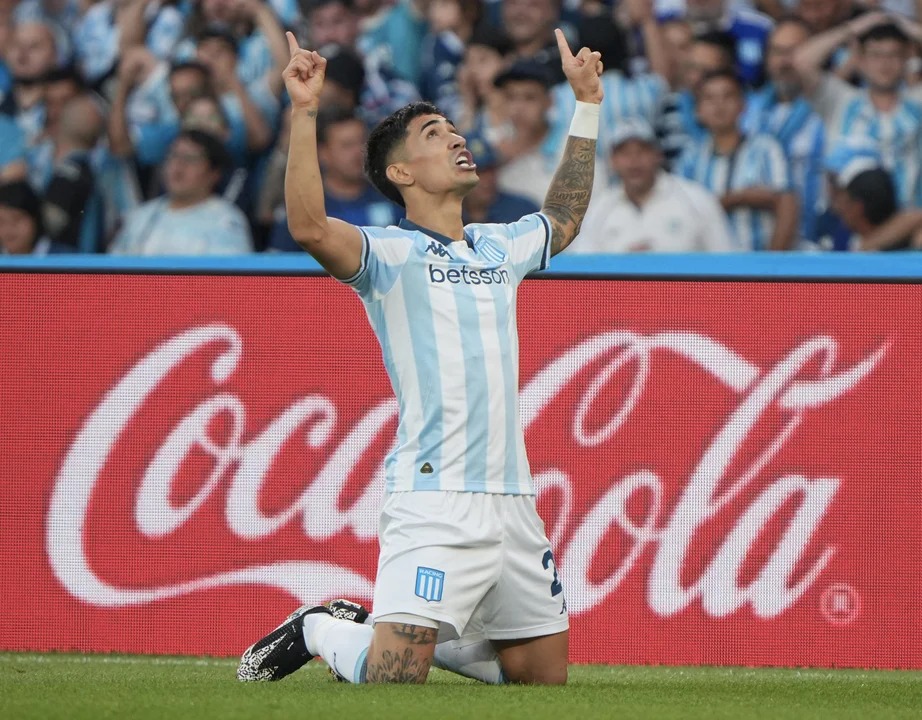 En una definición para el infarto, Racing derrotó a River en Avellaneda y se metió en cuartos de final