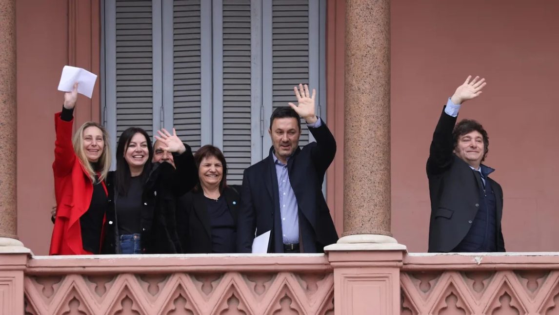 Milei levantó las limitaciones a sus funcionarios para sus destinos de vacaciones de verano