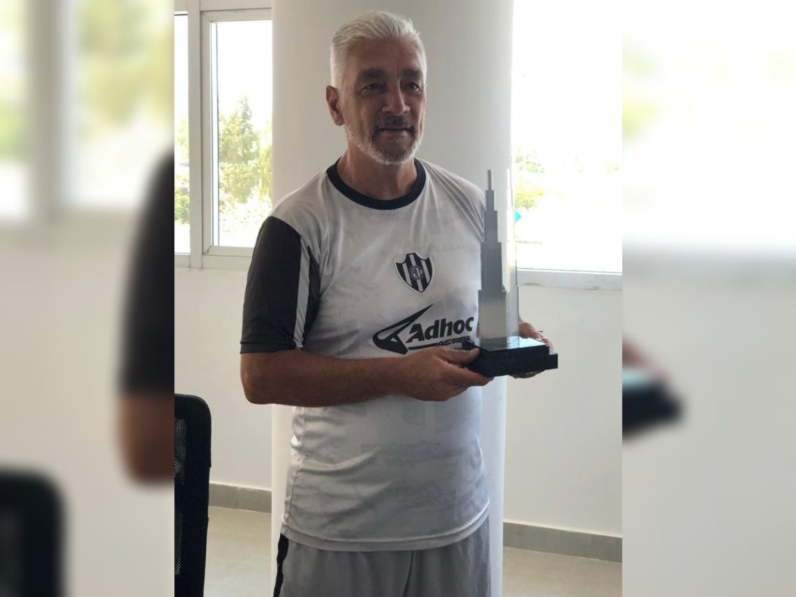 Omar De Felippe fue distinguido en la gala de los Premios Alumni 2025