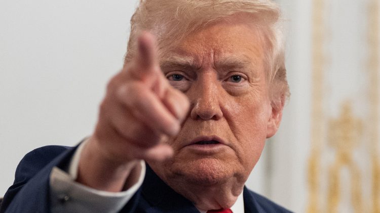 Tras el fallo de la Corte, Trump estableció un nuevo arancel global del 10%