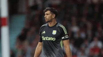 Dibu Martínez se pronunció tras su error ante Liverpool: “Yo nunca pierdo”