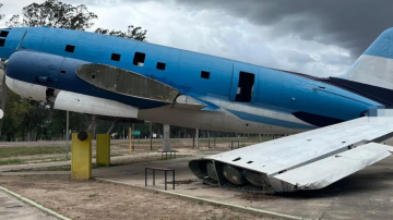 Denuncian que el histórico avión de Loreto fue vandalizado y dañado por los fuertes vientos